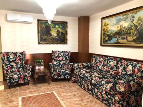 a living room with a couch and two chairs at Casa Navajas in Jérica