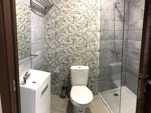 a bathroom with a toilet and a sink and a shower at Casa Navajas in Jérica