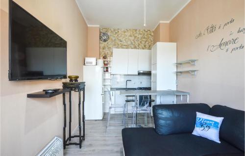 a living room with a couch and a kitchen at Stunning Apartment In Varazze With Wifi in Varazze