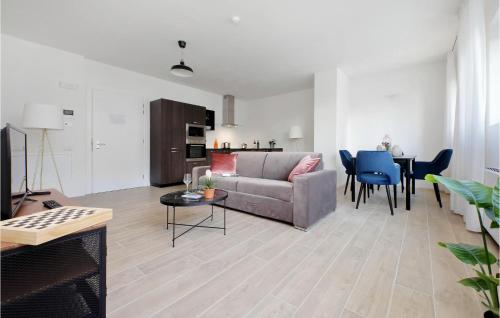 Gorgeous Apartment In Siena With Outdoor Swimming Pool