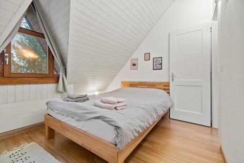 a small bedroom with a bed in a attic at Cosy appartement lumineux et spacieux à Charmey in Charmey