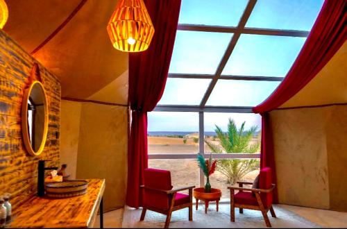 Un lugar para sentarse en Sky View Camp