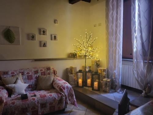 a living room with a couch and a christmas tree at A casa di Grazia in Vitorchiano