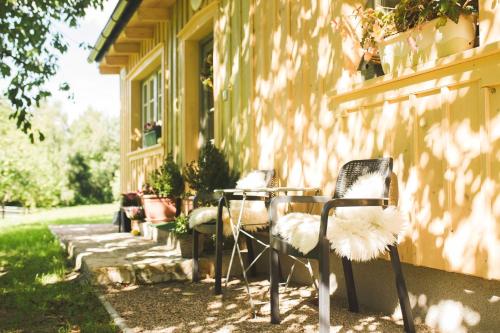Κήπος έξω από το Sandstone Lodge