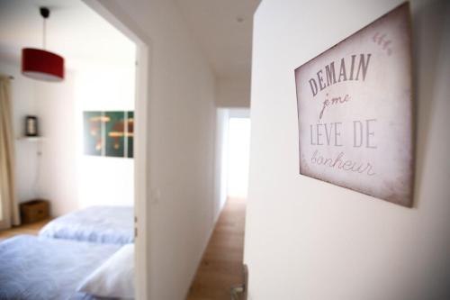 a bedroom with a bed and a sign on the wall at Maison avec piscine entre garrigue et Cévennes in Cazilhac