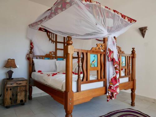 מיטה או מיטות קומותיים בחדר ב-Nungwi ocean view