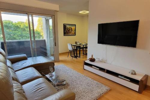 Magnífica Isla de la playa Fórum y CCIB