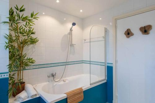 Photo de la galerie de l'établissement C10 2 Rooms Henri IV close to Film Festival/Balcony-AC, à Cannes