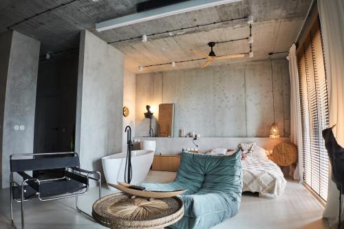 a room with a couch and a bath tub in it at TULUM APARTAMENT-Top Design-FREE GARAGE-BATH-Projector-View-GYM-Wine-Next to SPODEK, MCK, NOSPR in Katowice