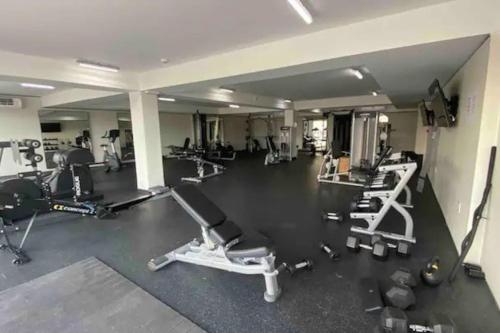 Het fitnesscentrum en/of fitnessfaciliteiten van Maho: Cozy Studio with pool&gym
