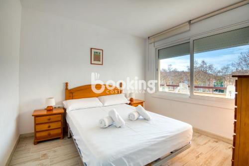 Postel nebo postele na pokoji v ubytování Vall de ribes Apartament per 4 persones amb piscina comunitària, a prop de Port d'Aro