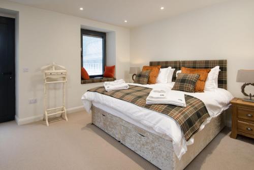 a bedroom with a bed with towels on it at Coledale Stables in Kelso