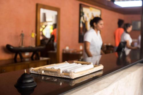 a pile of towels sitting on a counter with a mirror at Vila Galé Resort Marés - All Inclusive in Guarajuba
