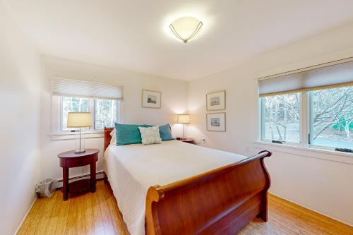 Voodi või voodid majutusasutuse Maine Waterfront Luxury Retreat toas