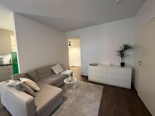 a living room with a couch and a table at Viihtyisä kaksio Annalassa, Free parking & Sauna in Tampere