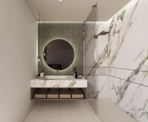 ein Bad mit einem Waschbecken und einem Spiegel in der Unterkunft Le Parc Hotel, Beyond Stars in Quito