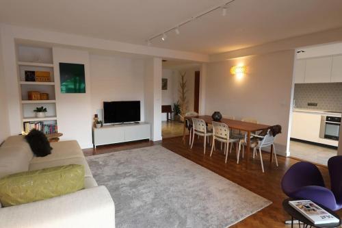 Modern and stylish 3-bedroom apartment with views - centre of St Gervais