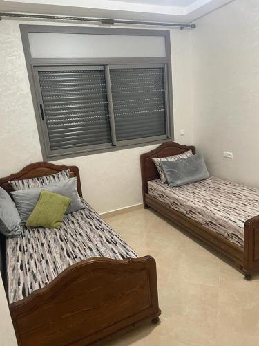 Un pat sau paturi într-o cameră la Résidence HAMZA