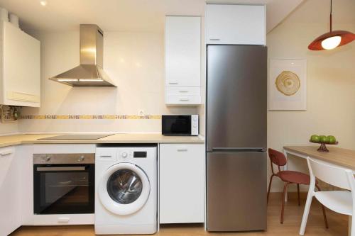 Kuchyň nebo kuchyňský kout v ubytování TenaEsquí II by BeValle