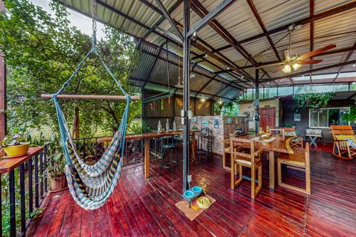 a porch with a hammock and a table and chairs at Nueva Villa Paraíso Four Villas in Lagunillas