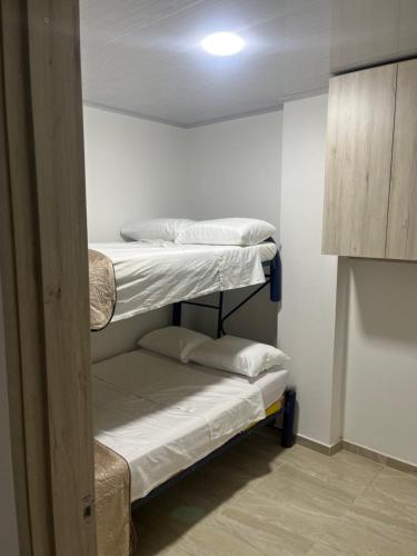 a room with two bunk beds in a room at Apartaestudio en la mesa in La Mesa