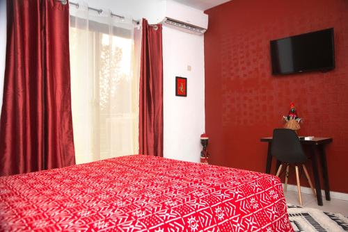 Giường trong phòng chung tại Enka Flat Hotel