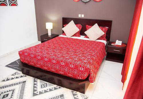 En eller flere senge i et værelse på Enka Flat Hotel