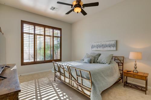1 dormitorio con 1 cama y ventilador de techo en Spacious North Phoenix Oasis with Pool and Patio!, en Phoenix
