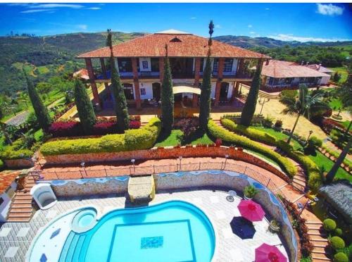 an aerial view of a house with a swimming pool at Kimbala Resort in Curití