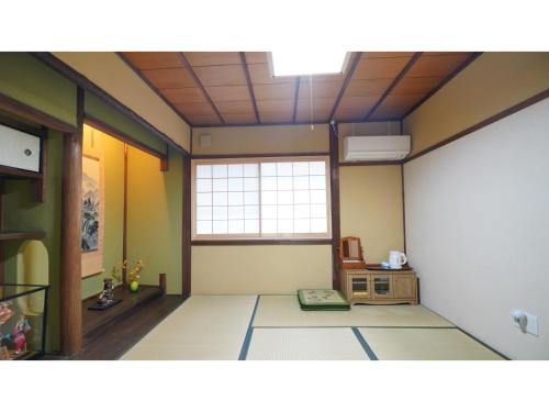 an empty room with a large window in a room at Uji Tea Inn - Vacation STAY 27216v in Uji