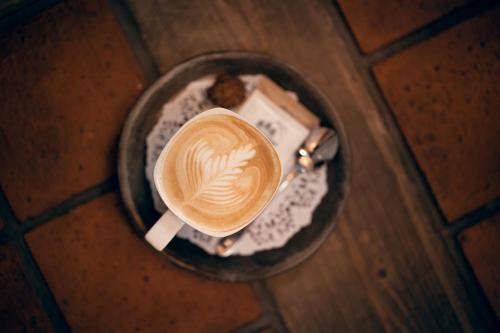 a cup of coffee on a plate on a table at Apartmány nad stájemi - Jítravský Dvorec in Rynoltice