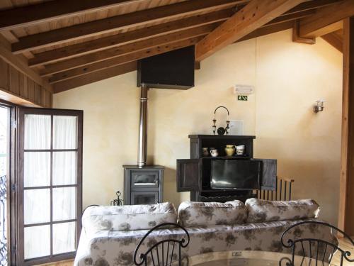 a living room with a couch and a stove at Casa dos Limos Verdes in Folgosinho