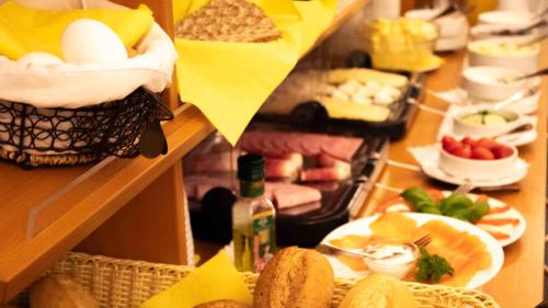 Makanan di atau berdekatan hotel