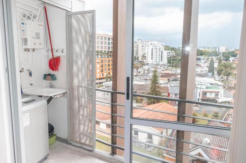 a balcony with a view of a city at Apartamento Loft Edificio Soho 906 in Armenia