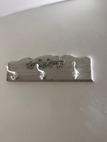 a metal shelf hanging on a white wall at La casa di Stella in Isernia