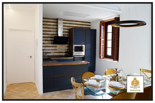 a kitchen and dining room with a table and chairs at Casa Rístori Mirador in Manzanares