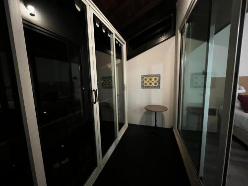 a small room with a table and a glass door at Alojamento Local Monte Horeb in Nadadouro