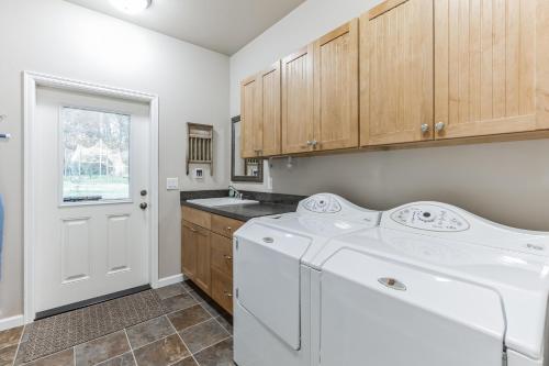 a laundry room with a white washer and dryer at Las Casas Feliciano - Lummi Island in Lummi Island