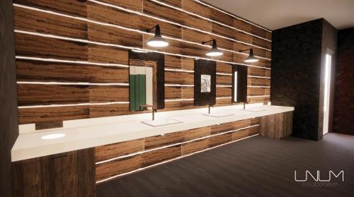 La salle de bains est pourvue de murs en bois, de lavabos et de miroirs. dans l'établissement Firefall Ranch Yosemite, à Groveland