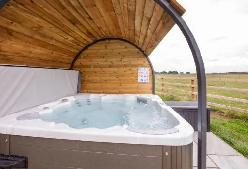 Little Meadow Pods with Hot Tub photo 9