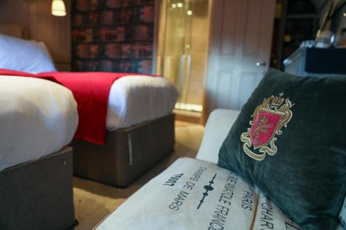 a bedroom with a bed and a pillow with a crest at the kingsbury 7even 8ight in Marlborough