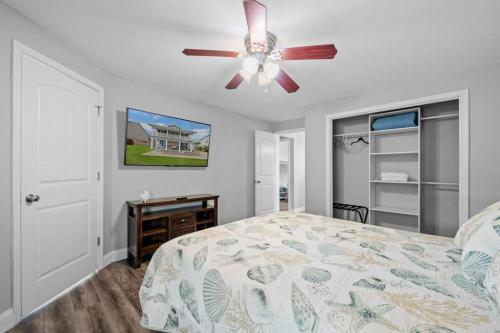 a bedroom with a bed and a ceiling fan at The Chesapeake St Retreat - Pet and Kid Friendly in Norfolk