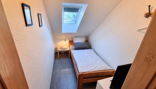 a small room with a bed and a window at Appartement Seeve in Glüsingerlohe