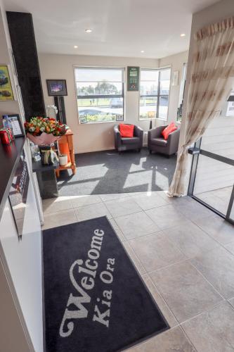 Ruang duduk di Coleraine Suites & Apartments