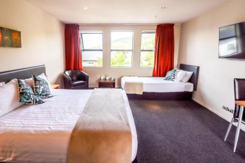 Katil atau katil-katil dalam bilik di Coleraine Suites & Apartments