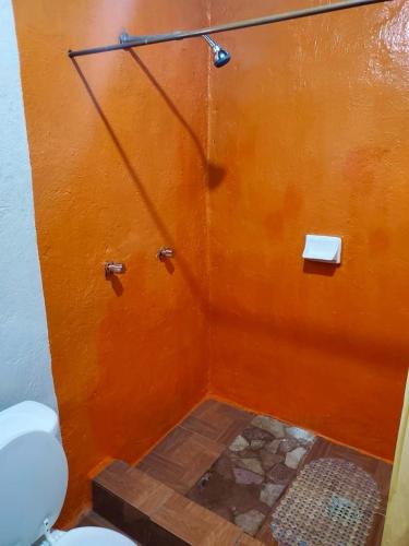 CABAÑAS LOS PINOS tesisinde bir banyo