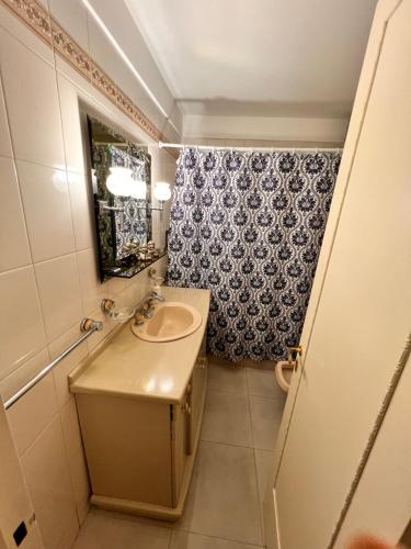 a bathroom with a sink and a mirror at Apartamento Belgrano in Buenos Aires