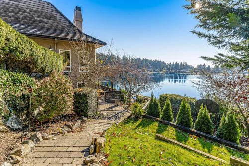 Gallery image of Luxe At Lake Louise in Lakewood