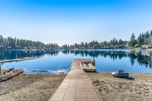 Gallery image of Luxe At Lake Louise in Lakewood