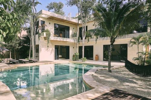 Luxe jungle Retreat-Chef & Yacht